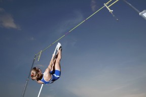 ayx·爱游戏电竞体育-NBA季后赛战况：罗马防线稳固，上海海港进攻受阻，浓眉成最佳